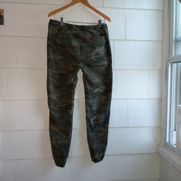 Steve's Jeans - Picture 2 of 3